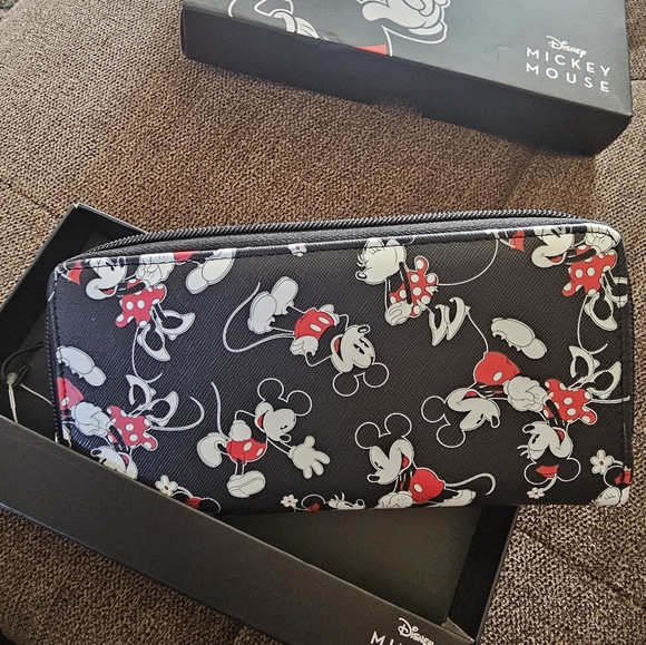 NWT Disney Bioworld Large Wallet - Picture 5 of 9